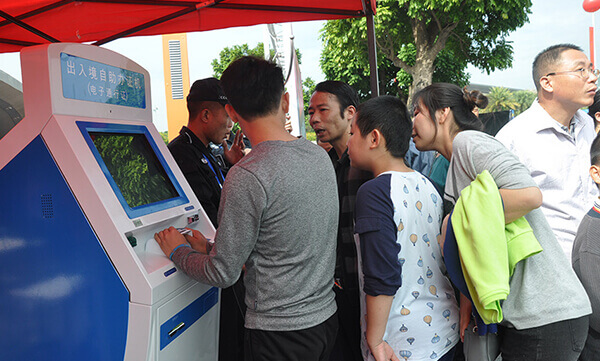 深圳警營開放日50余萬市民圍觀,華視電子助陣 深圳警營開放日50余萬市民圍觀,華視電子助陣